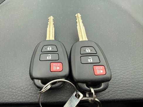 Used 2018 Toyota Tundra SR image 15