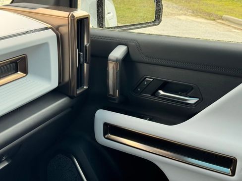 New 2025 GMC Hummer EV 3X w/ LPO, Illumination Package image 32