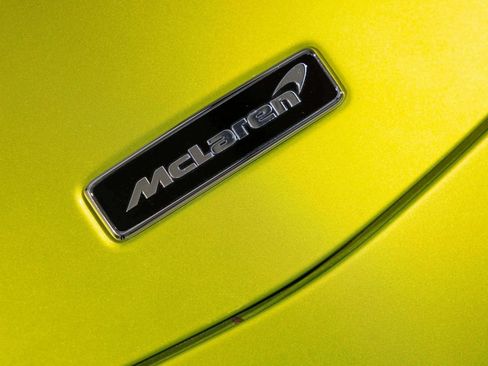 Used 2023 McLaren Artura RWD image 16