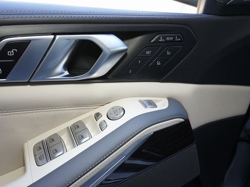 Used 2024 BMW X7 xDrive40i w/ Executive Package image 28