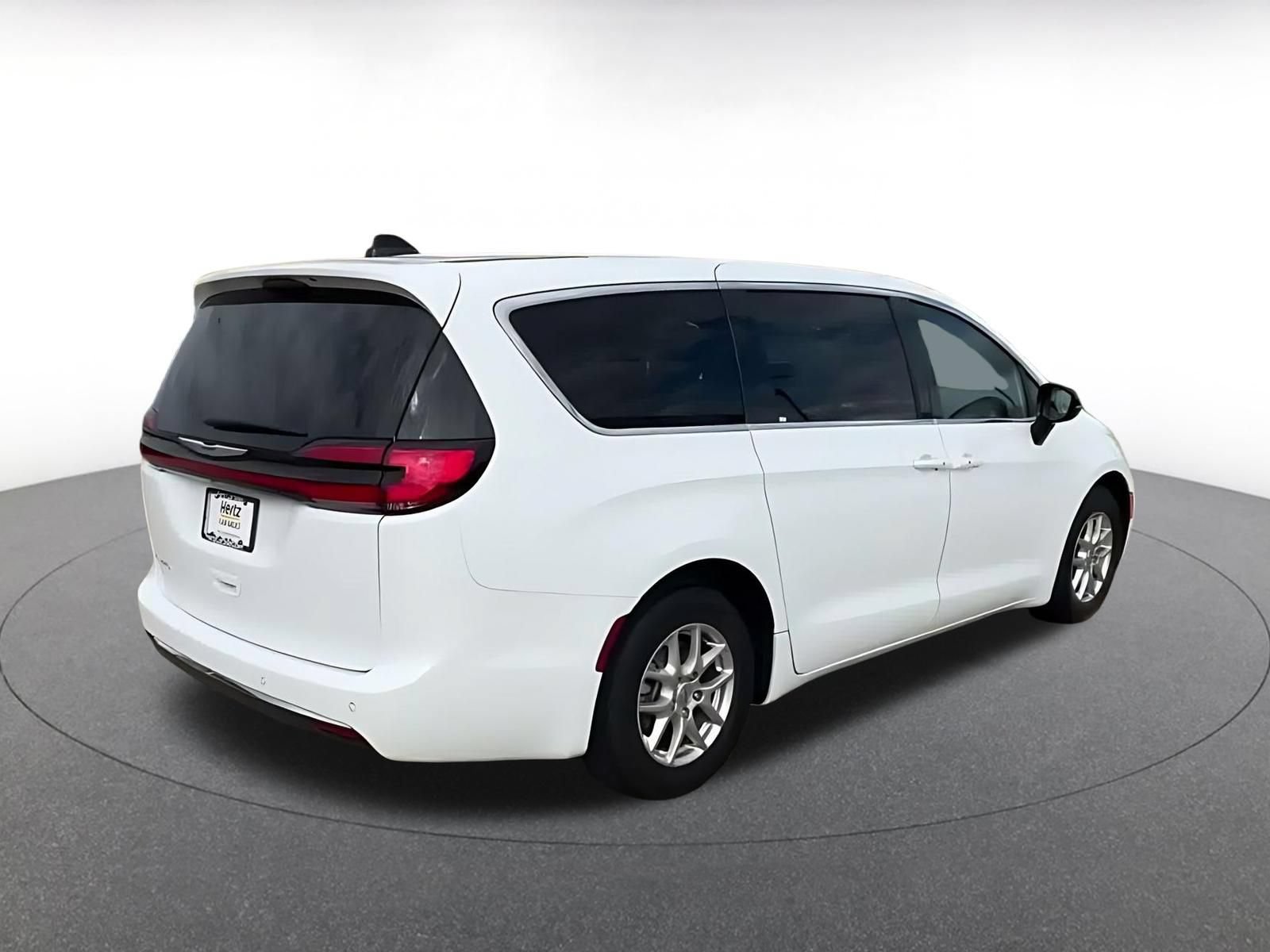 Used 2025 Chrysler Pacifica Select FWD image 12