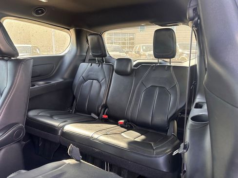 Used 2024 Chrysler Pacifica Select image 20