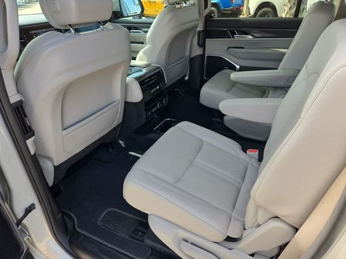 Used 2022 Jeep Wagoneer Series III w/ Flexible Seating Group RWD image 21