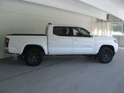 Used 2022 Toyota Tacoma SR5 image 4