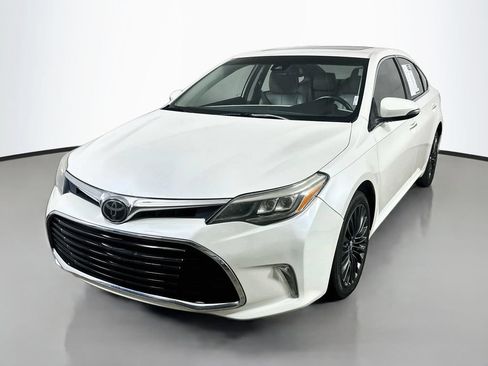Used 2017 Toyota Avalon Touring FWD image 3