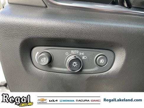 Used 2020 Chevrolet Traverse LT image 25