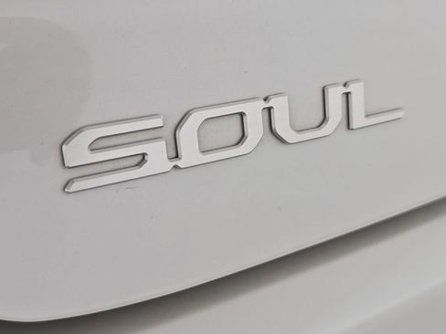 Used 2025 Kia Soul LX w/ LX Technology Package image 35