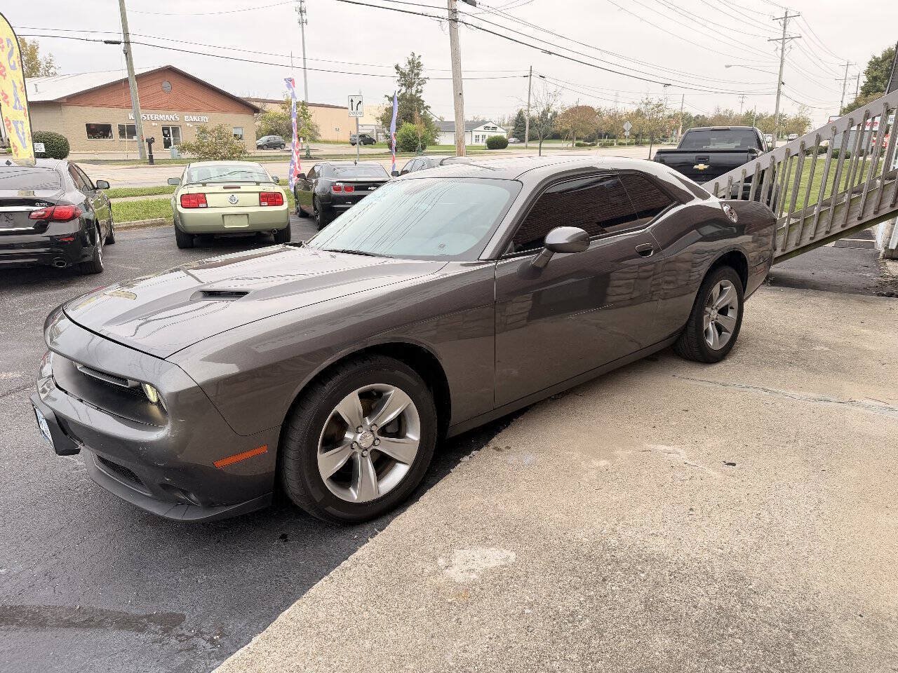 Used 2016 Dodge Challenger SXT RWD image 4