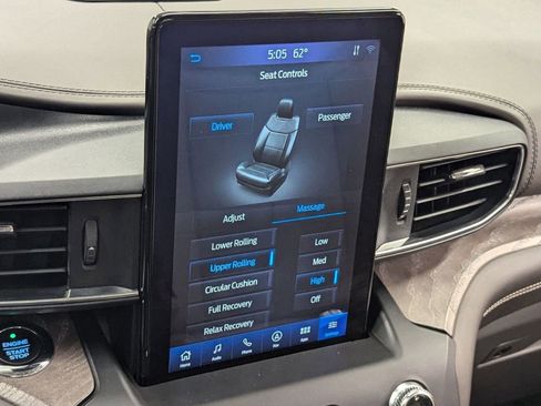 Used 2020 Ford Explorer Platinum w/ Premium Technology Package image 32