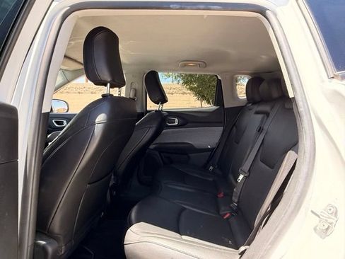 Used 2022 Jeep Compass Latitude AWD/4WD image 12
