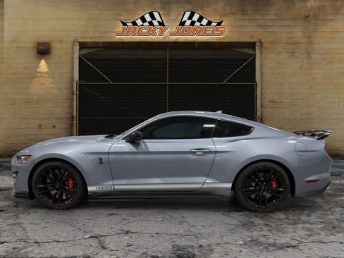 Used 2022 Ford Mustang Shelby GT500 w/ Technology Package image 2
