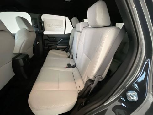 New 2026 Toyota 4Runner SR5 AWD/4WD image 22