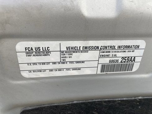 Used 2024 Chrysler Pacifica Touring-L image 43