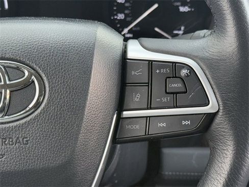 Used 2024 Toyota Sienna XLE image 14