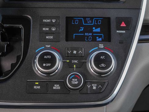 Used 2017 Toyota Sienna XLE w/ XLE Navigation Package FWD image 15