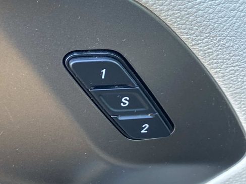 Certified 2022 Chrysler Pacifica Touring-L image 28