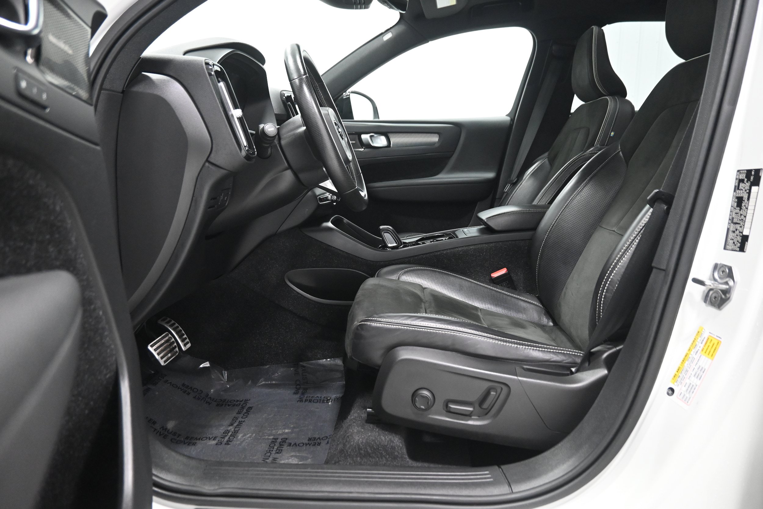 Used 2021 Volvo XC40 T5 R-Design w/ Protection Package Premier AWD/4WD image 5