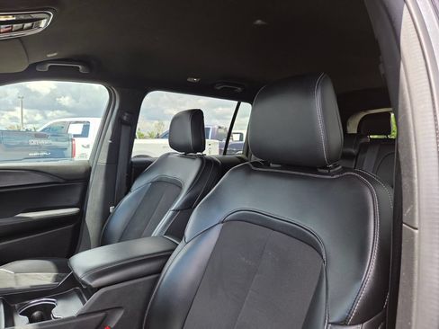 Used 2024 Jeep Grand Cherokee L Laredo AWD/4WD image 29