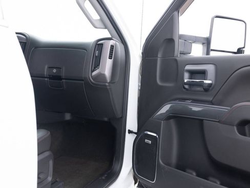 Used 2015 GMC Sierra 2500 SLT w/ Duramax Plus Package image 32