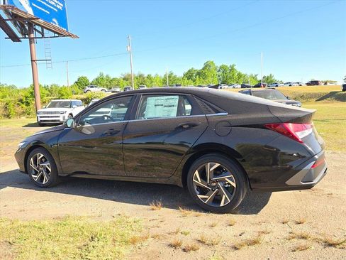 New 2026 Hyundai Elantra Limited FWD image 5