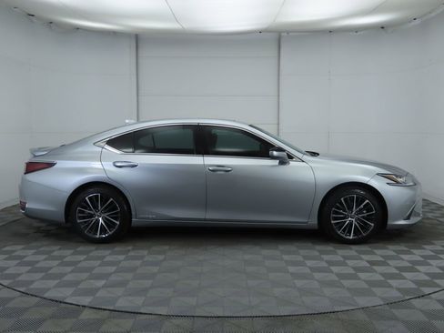 Used 2022 Lexus ES 300h w/ Premium Package image 4