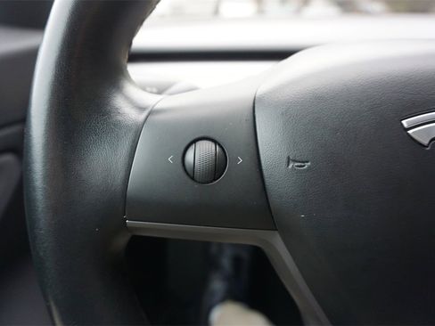 Used 2018 Tesla Model 3 Mid Range image 5