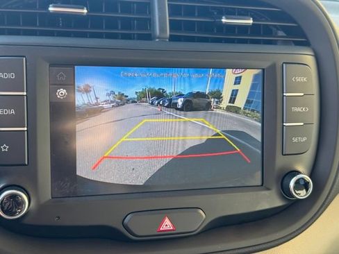 Certified 2025 Kia Soul LX w/ LX Technology Package FWD image 17