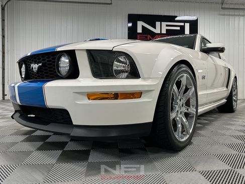 Used 2007 Ford Mustang GT RWD image 13