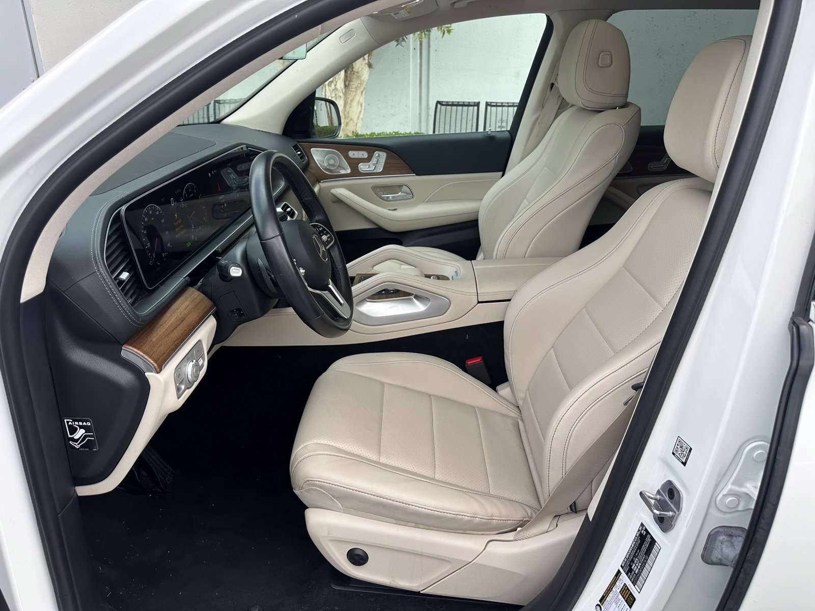 Used 2023 Mercedes-Benz GLS 450 4MATIC image 2
