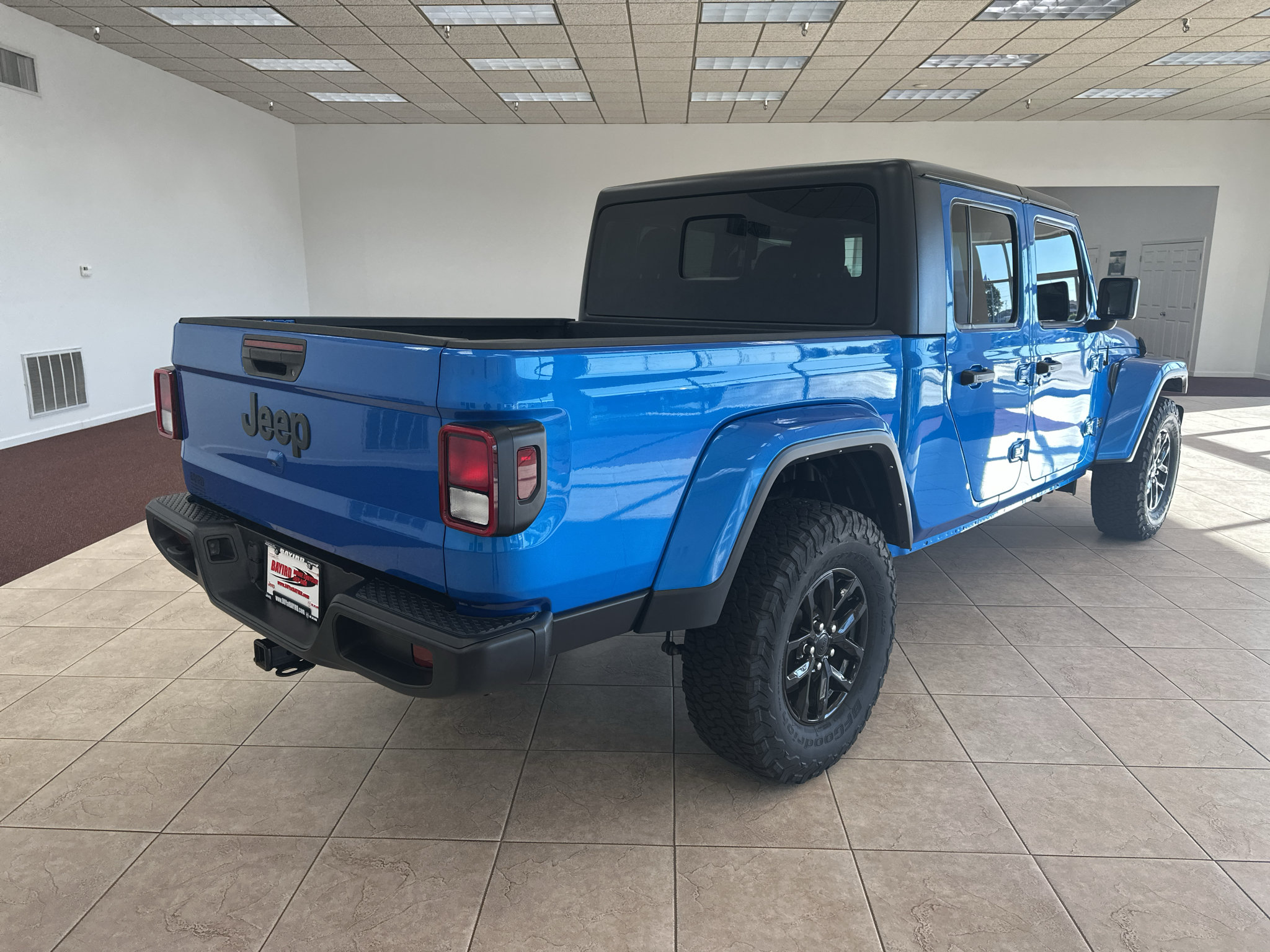 Used 2023 Jeep Gladiator Sport AWD/4WD image 5
