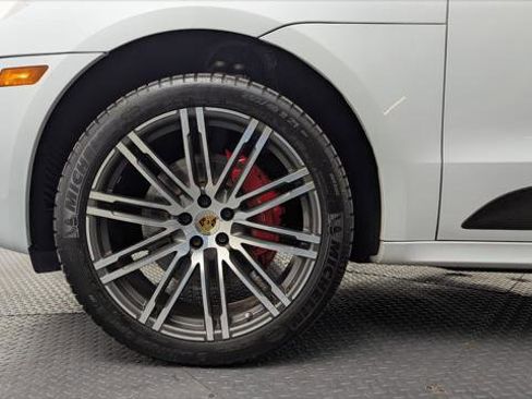 Used 2016 Porsche Macan Turbo image 35