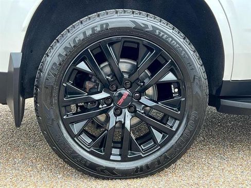 Used 2021 GMC Yukon SLT w/ SLT Premium Package image 58