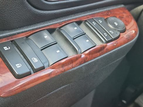 Used 2010 Chevrolet Suburban LTZ AWD/4WD image 30