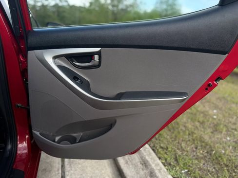 Used 2016 Hyundai Elantra SE image 30