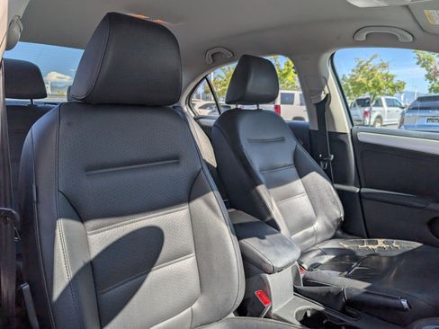 Used 2013 Volkswagen Jetta SE FWD image 25