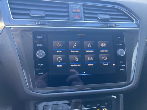 Certified 2024 Volkswagen Tiguan SE image 19