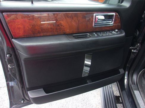 Used 2015 Lincoln Navigator 2WD image 14