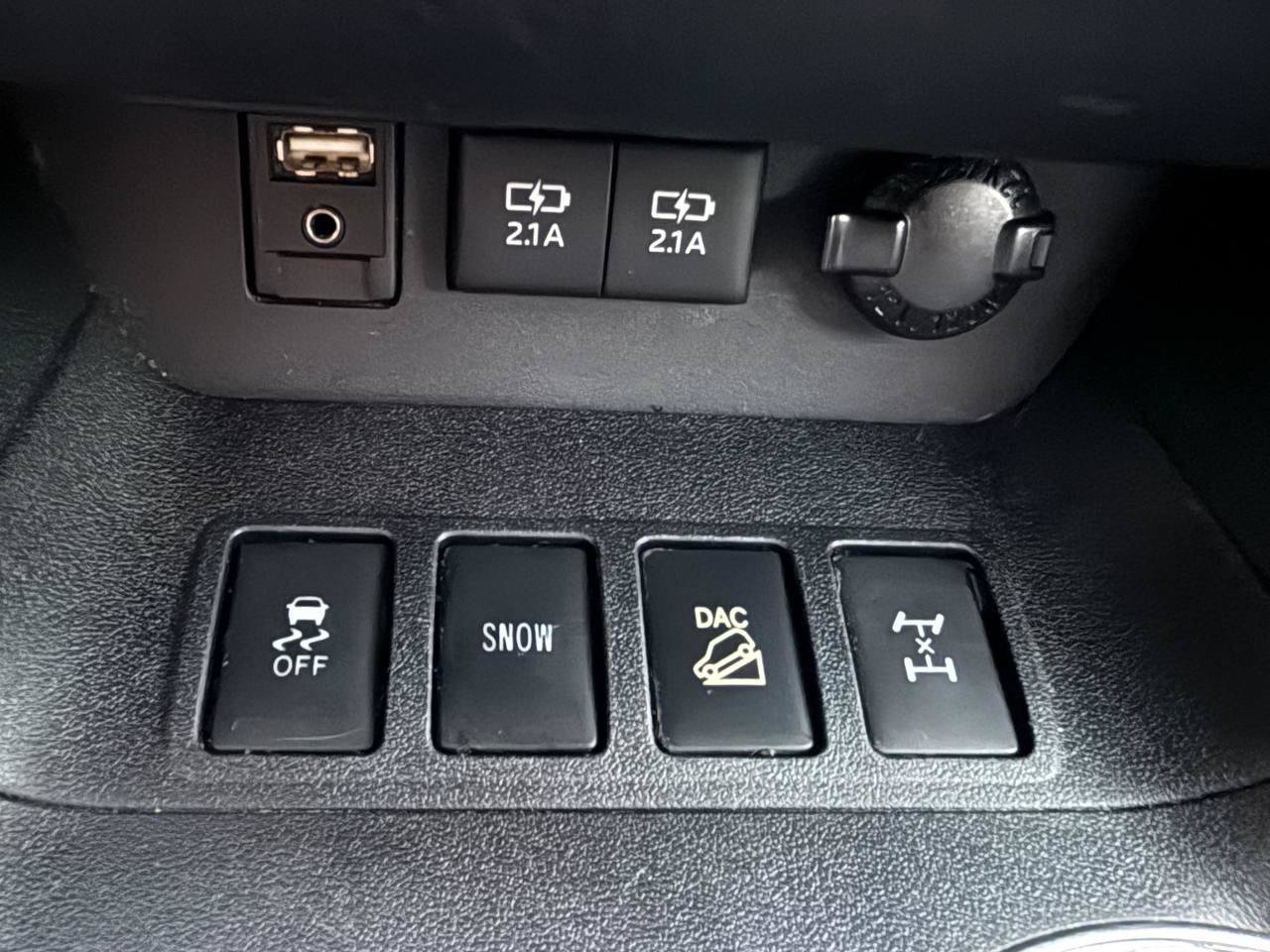 Used 2017 Toyota Highlander XLE AWD/4WD image 59
