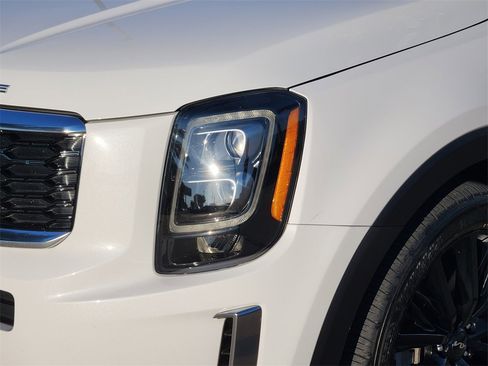 Used 2022 Kia Telluride SX w/ Towing Package image 8