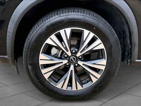 Used 2023 Nissan Rogue SV image 10