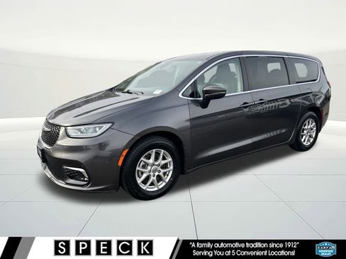 Used 2023 Chrysler Pacifica Touring-L image 1