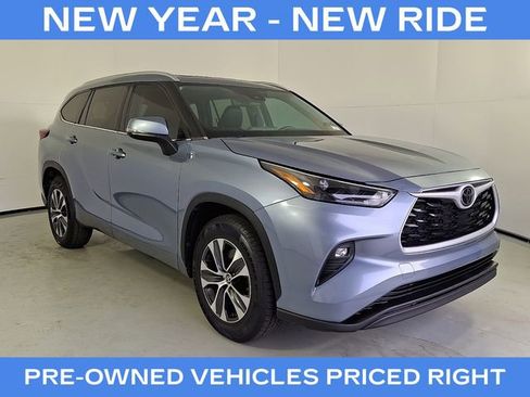 Certified 2022 Toyota Highlander XLE image 1