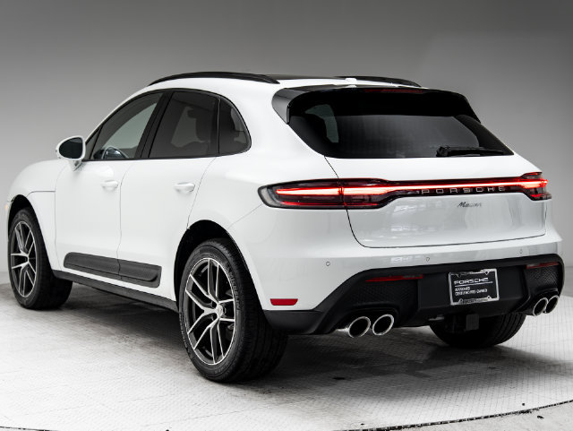 Certified 2026 Porsche Macan AWD/4WD image 3