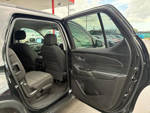 Used 2021 Chevrolet Traverse LT FWD image 12