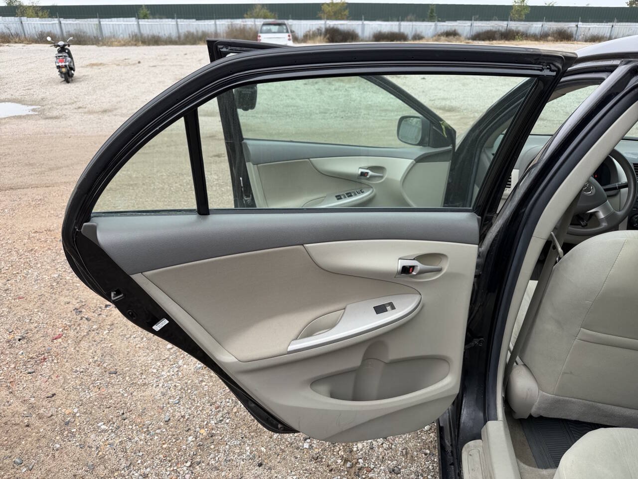 Used 2010 Toyota Corolla LE FWD image 22