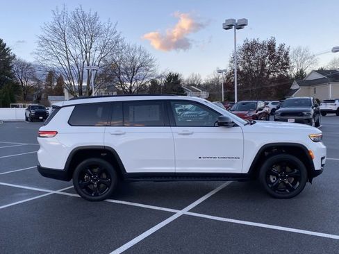 Used 2023 Jeep Grand Cherokee L Altitude image 6