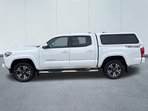 Used 2016 Toyota Tacoma TRD Sport w/ Towing Package image 7