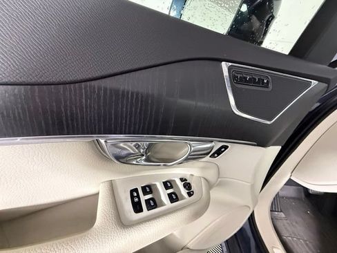 Used 2020 Volvo XC90 T6 Momentum w/ Protection Package Premier AWD/4WD image 13