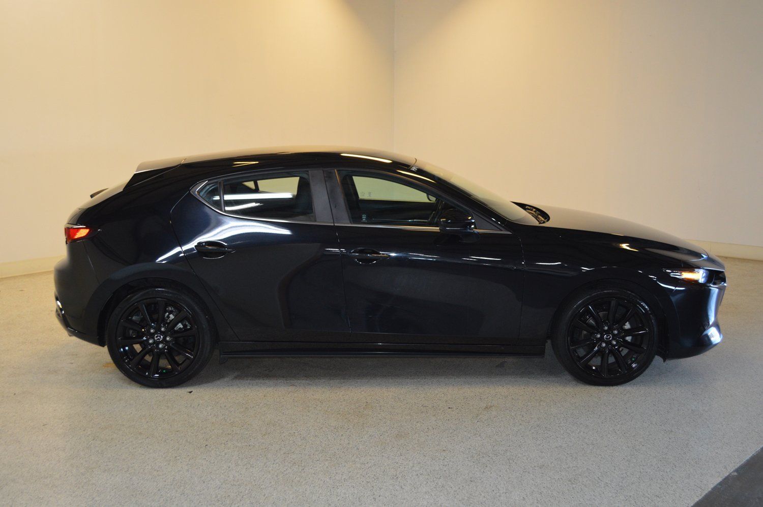 Used 2024 MAZDA MAZDA3 s FWD image 2