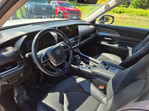 Used 2024 Toyota Grand Highlander AWD image 14
